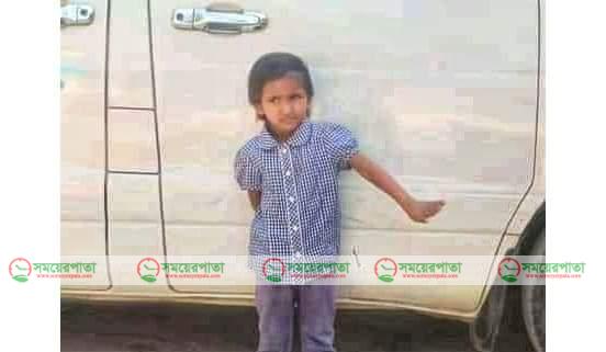 ৫বছরের বাচ্চাসহ নোহা গাড়ী ছিনতাই করে পালিয়েছে দুর্বৃত্তরা।