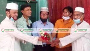 কলারোয়া পৌর মেয়রকে ফুলেল শুভেচ্ছা