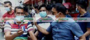 মাগুরায় মাস্ক পরলেই বিস্কুট