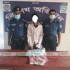 লালমনিরহাট হাতিবান্ধায় মাদকসহ গ্রেফতার