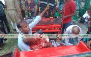 অটোরিকশা আর মোটর বাইকের মুখোমুখি সংঘর্ষে বৃদ্ধের মৃত্যু। 