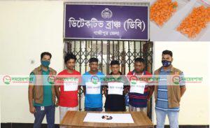 শ্রীপুরে, ডিবি পুলিশের অভিযানে ১৬০০ পিচ ইয়াবাসহ চারজন গ্রেফতার ।