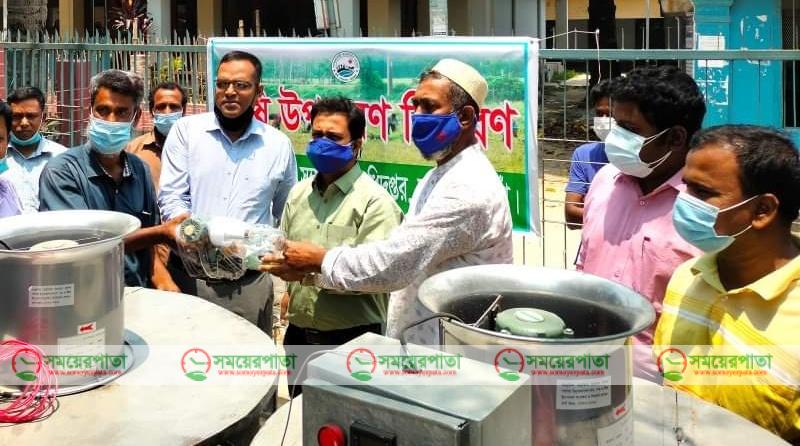 আত্রাইয়ে প্রনোদনার কৃষি উপকরণ বিতরণ
