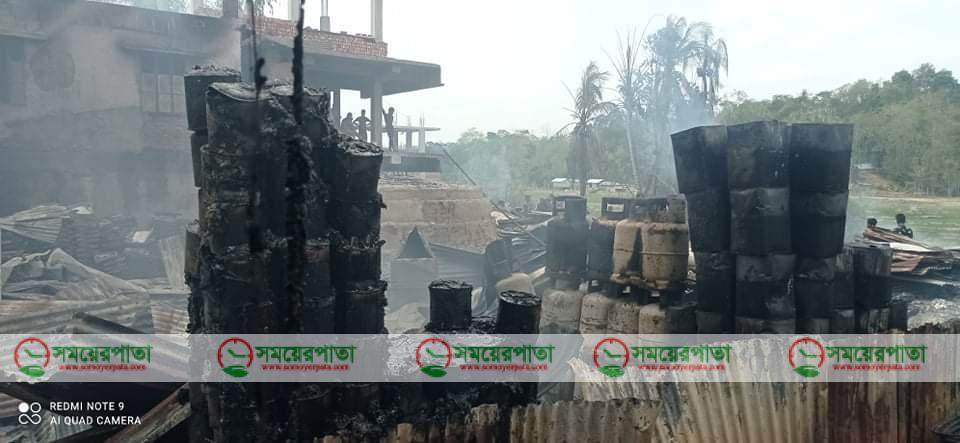 আগুনে পুড়ে ছাই