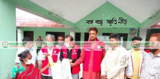 আত্রাইয়ে রেড ক্রিসেন্ট সোসাইটির ত্রাণ বিতরণ