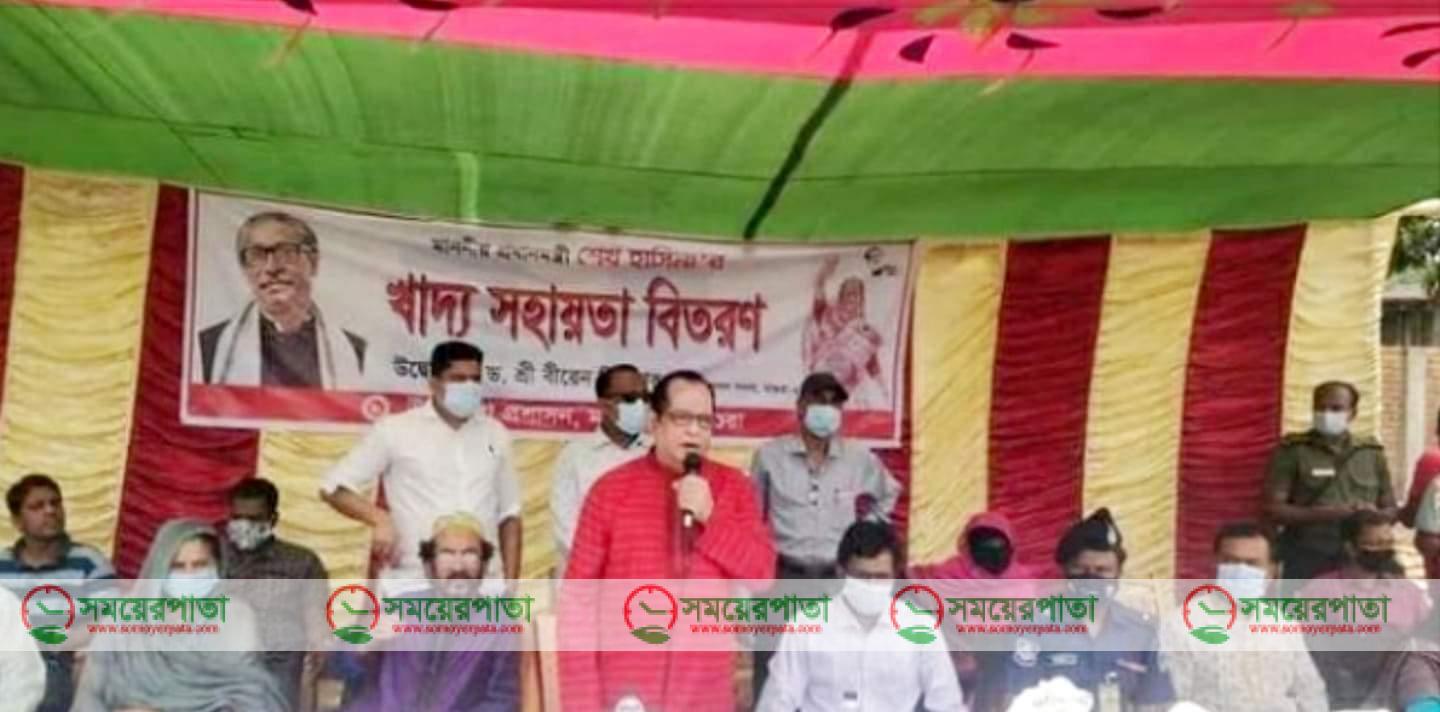 মহম্মদপুরে দরিদ্রের মাঝে প্রধানমন্ত্রীর উপহার সামগ্রী বিতরন। 