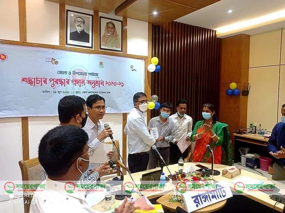 বরকল থেকে জাতীয় শুদ্ধাচার পুরস্কার পেলেন জ্ঞান্ত কুমার চাকমা