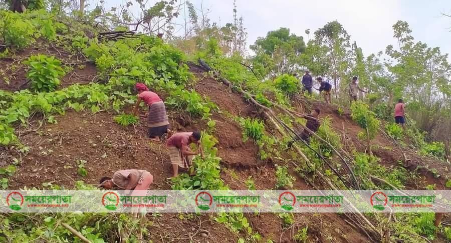 পাহাড়ের ৯০% সুফল ভোগ করছে পাহাড়ী জন গোষ্ঠীরা তারপরও সরকার ও রাষ্ট্রের বিরুদ্ধে তাদের ষড়যন্ত্র বন্ধ নেই।