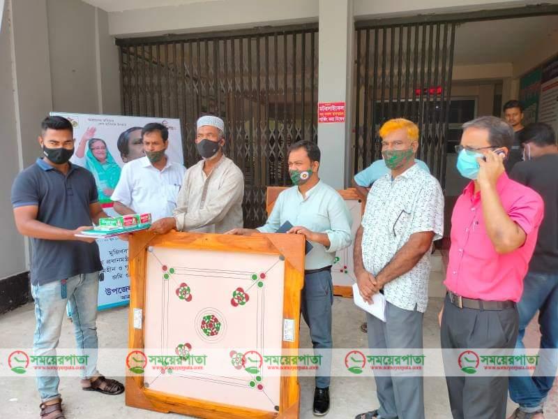 আত্রাইয়ে ক্রীড়া সামগ্রী বিতরণ