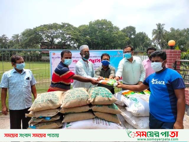 আত্রাইয়ে বিনামূল্যে সার ও বীজ বিতরণ