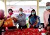 নালিতাবাড়ীতে বিধবাপল্লীর বিধবাদের মাঝে ঈদ উপহার দিলেন জেলা প্রশাসক মোমিনুর রশীদ