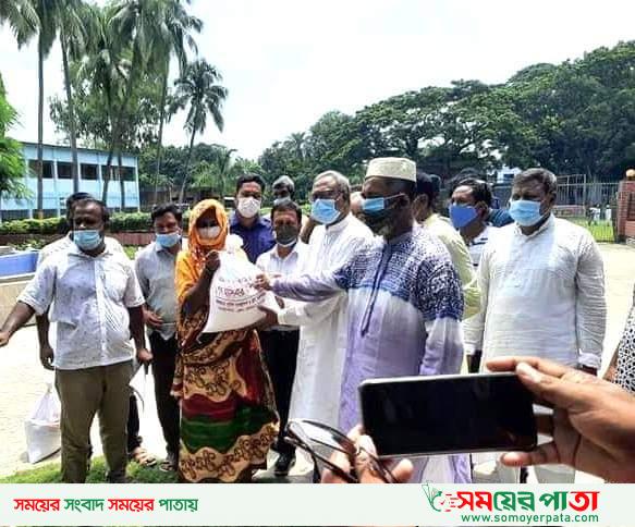 আত্রাইয়ে অসহায় ও দুঃস্থদের মাঝে ঈদ উপহার বিতরণ