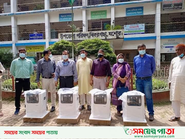 ঝিকরগাছা উপজেলা স্বাস্থ্য কমপ্লেক্সে নিজস্ব অর্থয়ানে ৪টি অক্সিজেন কনসেনট্রেটর (ডুয়াল চ্যানেল) প্রদান করেন এমপি নাসির উদ্দীন।