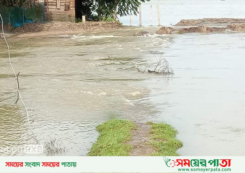 বৃষ্টিতে তলিয়ে যাওয়ায় কৃষক দের মুখে চিন্তার ছাপ।
