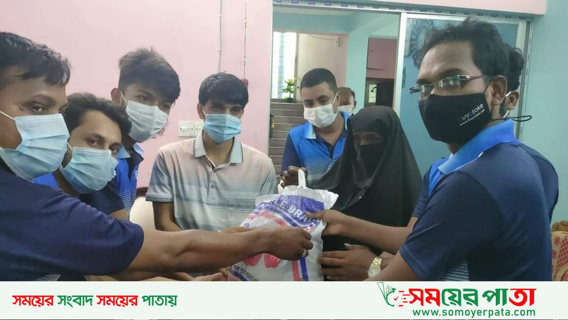 ২০০ পরিবারকে খাদ্য সহায়তা দিলো মোংলা বন্ধু ফাউন্ডেশন।