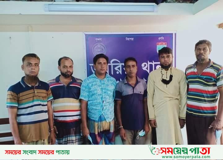ডুমুরিয়ায় জুয়া খেলারত অবস্থায় ৬ জুয়াড়ী আটক 