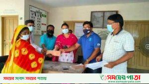 রাজারহাটের বিদ্যানন্দ ইউনিয়নে তিস্তার ভাঙন কবলিত পরিবারকে নগদ অর্থ বিতরণ