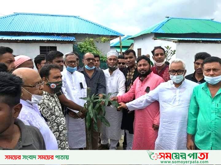 আত্রাইয়ে যুবলীগের উদ্যোগে বৃক্ষ রোপন