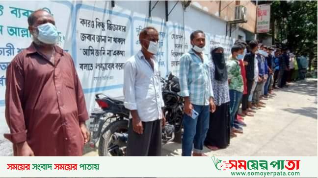 শ্রীপুরে ছাত্রলীগ কতৃক মানববন্ধনের ব্যানার ছিনতাই, সাংবাদিকদের উপর হামলা। 