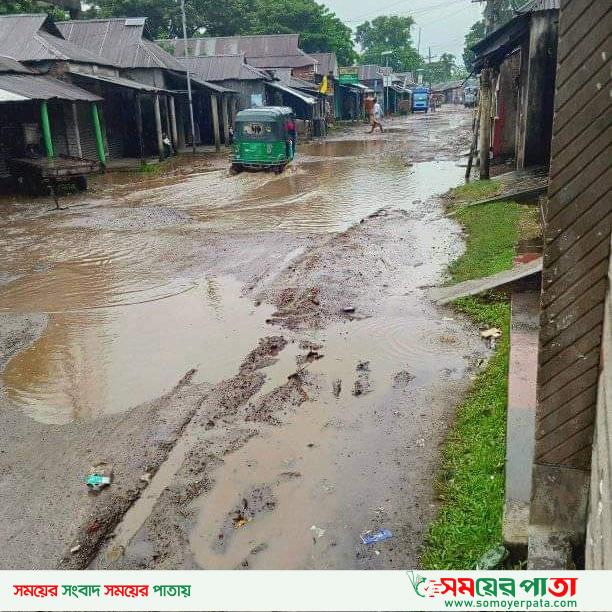নেত্রকোণায়-কেন্দুয়া সড়কের ঢিলেঢালা কাজ