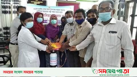রূপসায় পল্লী সঞ্চয় ব্যাংকের জাতীয় শোক দিবস উপলক্ষে অক্সিজেন সিলিন্ডার বিতরণ