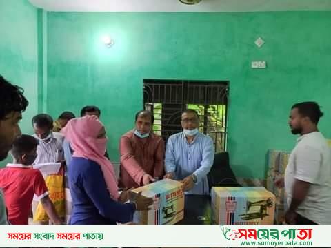 প্রধানমন্ত্রীর উপহার সেলাই মেশিন বিতরণ