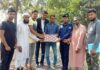 হোসাইনীনগর ফ্রেন্ডস ক্লাবের পক্ষ থেকে সম্মাননা দেওয়া হলো এস, আই কামাল হোসেন (নিঃ) কে
