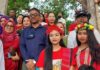 কাপ্তাই হ্রদের পানিতে ফুল ভাসিয়ে বাংলার পুরোনো বছরকে বিদায় ও নতুন বছরকে স্বাগত