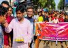 ঠাকুরগাঁওয়ে বিশ্ববিদ্যালয় অনুমোদন হওয়ায় জেলা ছাত্রলীগের মিষ্টি বিতরণ