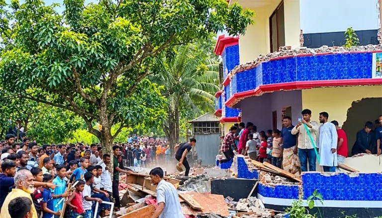 mob-razes-accused-house-medium